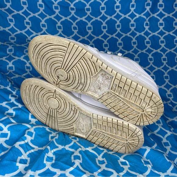 Nike Women’s size 8.5 Air Jordan 1 low Triple white sneakers classic wmns ladies - Picture 3 of 11